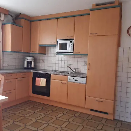 Haus Bergfrieden 아파트 *